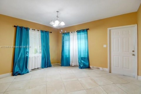 Immobilier commercial à vendre à Miami, Floride: 130.06 m2 № 1971443 - photo 14