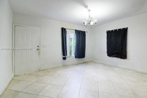 Immobilier commercial à vendre à Miami, Floride: 130.06 m2 № 1971443 - photo 9