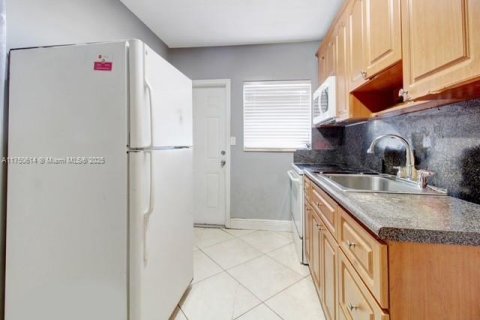 Immobilier commercial à vendre à Miami, Floride: 130.06 m2 № 1971443 - photo 13