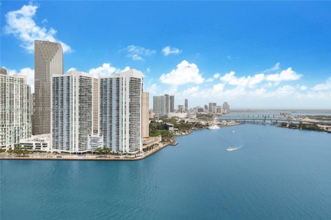 Condominio en Miami, Florida, 2 dormitorios  № 2056044