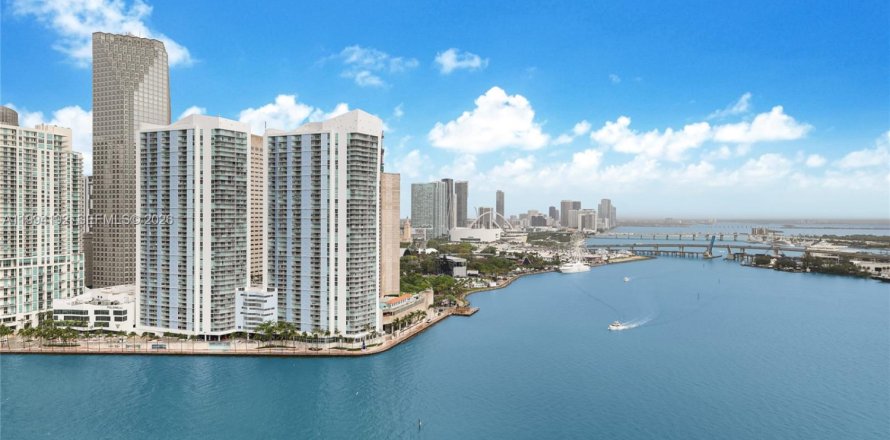 Condominio en Miami, Florida, 2 dormitorios  № 2056044