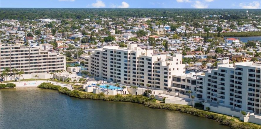 Condominio en Hudson, Florida, 1 dormitorio  № 1548782