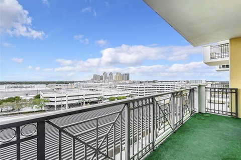 Copropriété à louer à Miami, Floride: 2 chambres, 125.14 m2 № 1210113 - photo 1