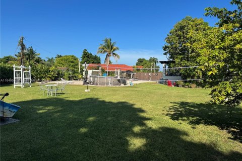House in Cutler Bay, Florida 3 bedrooms, 124.86 sq.m. № 1852131 - photo 7