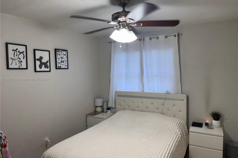 House in Cutler Bay, Florida 3 bedrooms, 124.86 sq.m. № 1852131 - photo 22