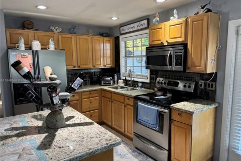 House in Cutler Bay, Florida 3 bedrooms, 124.86 sq.m. № 1852131 - photo 15