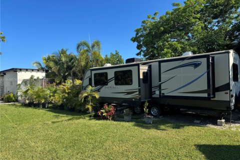 House in Cutler Bay, Florida 3 bedrooms, 124.86 sq.m. № 1852131 - photo 12