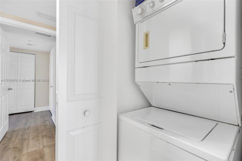 Condominio en venta en Miami, Florida, 3 dormitorios, 146.32 m2 № 1863674 - foto 26