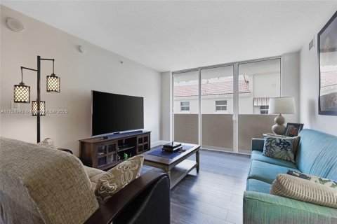 Condominio en venta en Miami, Florida, 3 dormitorios, 146.32 m2 № 1863674 - foto 3