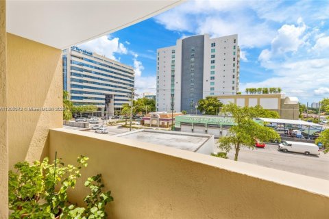 Condominio en venta en Miami, Florida, 3 dormitorios, 146.32 m2 № 1863674 - foto 25