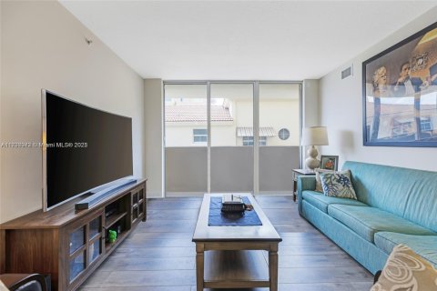 Condominio en venta en Miami, Florida, 3 dormitorios, 146.32 m2 № 1863674 - foto 5