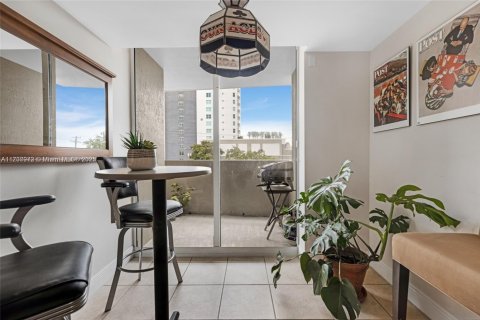 Condominio en venta en Miami, Florida, 3 dormitorios, 146.32 m2 № 1863674 - foto 9