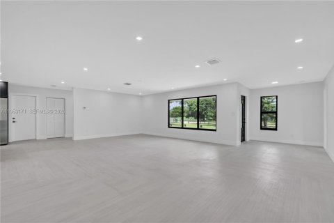 Casa en venta en Southwest Ranches, Florida, 4 dormitorios, 208.75 m2 № 2019719 - foto 5