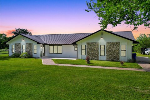 Casa en venta en Southwest Ranches, Florida, 4 dormitorios, 208.75 m2 № 2019719 - foto 2