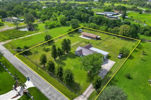 Casa en venta en Southwest Ranches, Florida, 4 dormitorios, 208.75 m2 № 2019719 - foto 3