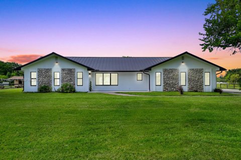 Casa en Southwest Ranches, Florida 4 dormitorios, 179.49 m2 № 2019719