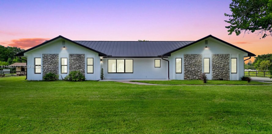Casa en Southwest Ranches, Florida 4 dormitorios, 208.75 m2 № 2019719