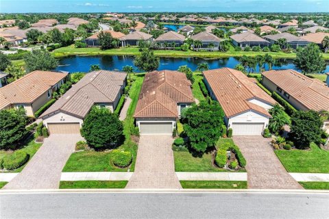House in Bradenton, Florida 2 bedrooms, 156.45 sq.m. № 2394110