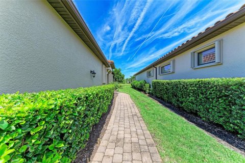 House in Bradenton, Florida 2 bedrooms, 156.45 sq.m. № 2394110 - photo 7