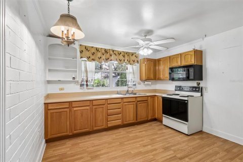 House in Ocala, Florida 2 bedrooms, 143.44 sq.m. № 2396243 - photo 9