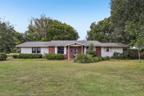 House in Ocala, Florida 2 bedrooms, 143.44 sq.m. № 2396243