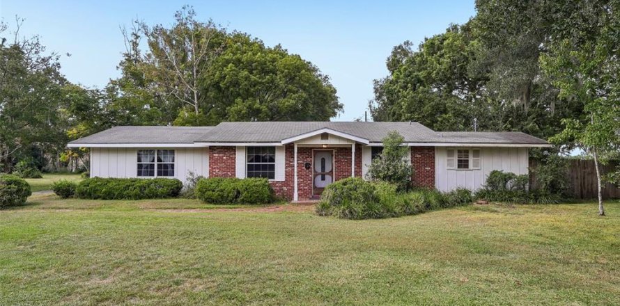 House in Ocala, Florida 2 bedrooms, 143.44 sq.m. № 2396243