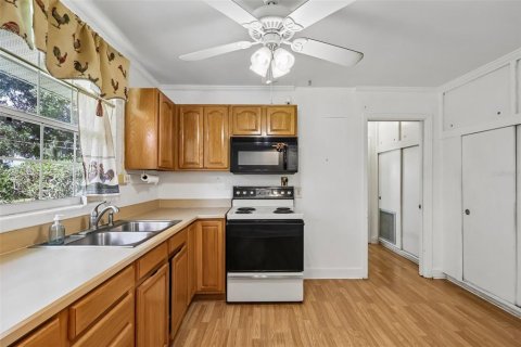 House in Ocala, Florida 2 bedrooms, 143.44 sq.m. № 2396243 - photo 11
