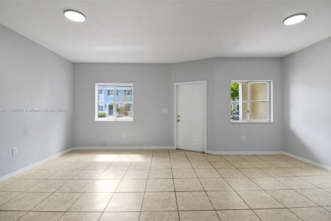 Townhouse in Homestead, Florida 3 bedrooms, 140.19 sq.m. № 1502858 - photo 3