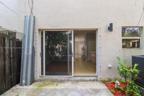 Townhouse in Homestead, Florida 3 bedrooms, 140.19 sq.m. № 1502858 - photo 22