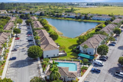 Townhouse in Homestead, Florida 3 bedrooms, 140.19 sq.m. № 1502858 - photo 29