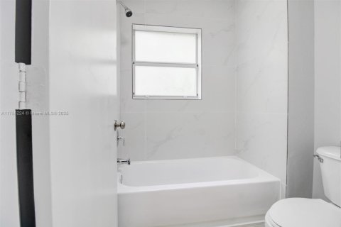Townhouse in Homestead, Florida 3 bedrooms, 140.19 sq.m. № 1502858 - photo 14