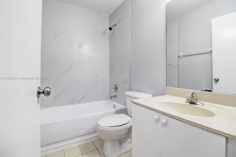 Townhouse in Homestead, Florida 3 bedrooms, 140.19 sq.m. № 1502858 - photo 17