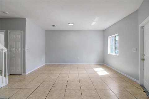 Townhouse in Homestead, Florida 3 bedrooms, 140.19 sq.m. № 1502858 - photo 9