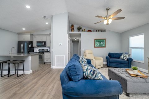 House in Wesley Chapel, Florida 3 bedrooms, 107.58 sq.m. № 2348052 - photo 12