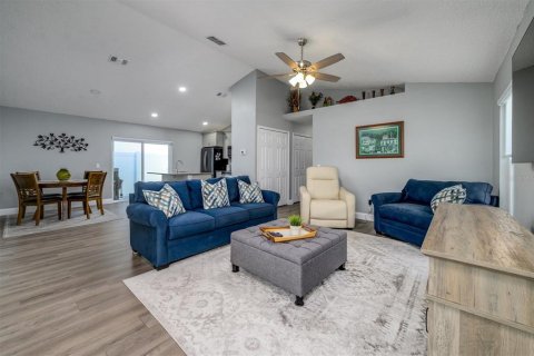 House in Wesley Chapel, Florida 3 bedrooms, 107.58 sq.m. № 2348052 - photo 6