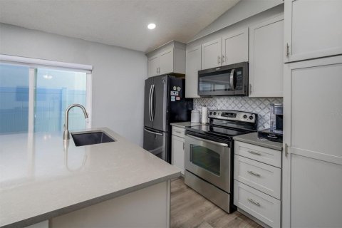 House in Wesley Chapel, Florida 3 bedrooms, 107.58 sq.m. № 2348052 - photo 9