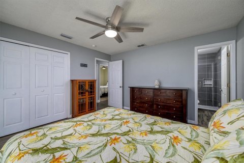 House in Wesley Chapel, Florida 3 bedrooms, 107.58 sq.m. № 2348052 - photo 17