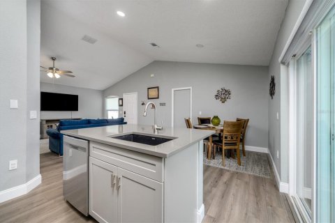 House in Wesley Chapel, Florida 3 bedrooms, 107.58 sq.m. № 2348052 - photo 7