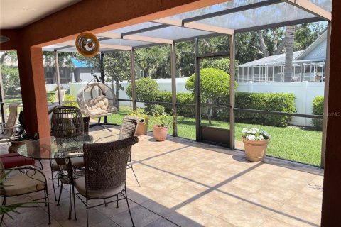 House in Saint Petersburg, Florida 3 bedrooms, 232.63 sq.m. № 1629981 - photo 22