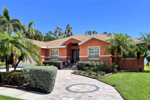 House in Saint Petersburg, Florida 3 bedrooms, 232.63 sq.m. № 1629981 - photo 10