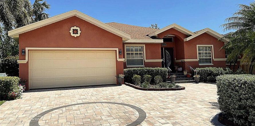 Villa ou maison à Saint Petersburg, Floride 3 chambres, 232.63 m2 № 1629981