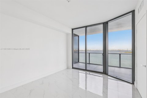 Condo in Miami, Florida, 3 bedrooms  № 1855289 - photo 14