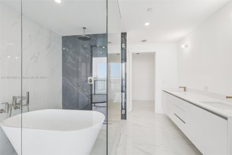 Condo in Miami, Florida, 3 bedrooms  № 1855289 - photo 16