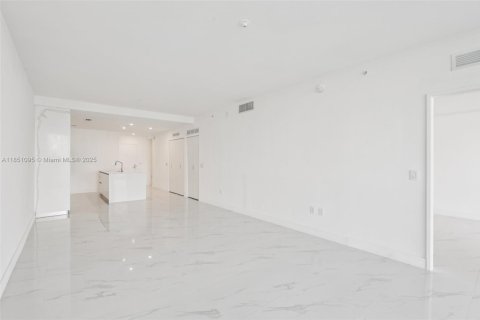 Condo in Miami, Florida, 3 bedrooms  № 1855289 - photo 7