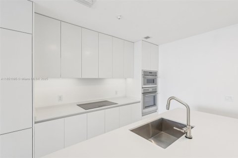 Condo in Miami, Florida, 3 bedrooms  № 1855289 - photo 12