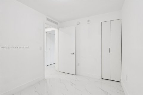 Condo in Miami, Florida, 3 bedrooms  № 1855289 - photo 24