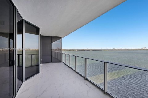Condo in Miami, Florida, 3 bedrooms  № 1855289 - photo 1