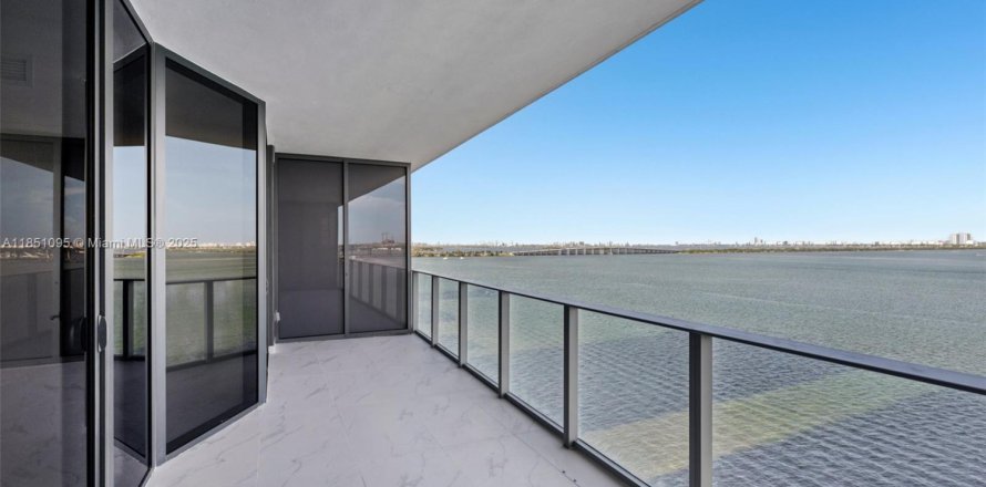 Condo in Miami, Florida, 3 bedrooms  № 1855289
