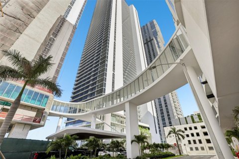 Condo in Miami, Florida, 3 bedrooms  № 1855289 - photo 2