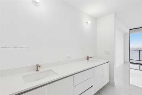 Condo in Miami, Florida, 3 bedrooms  № 1855289 - photo 20